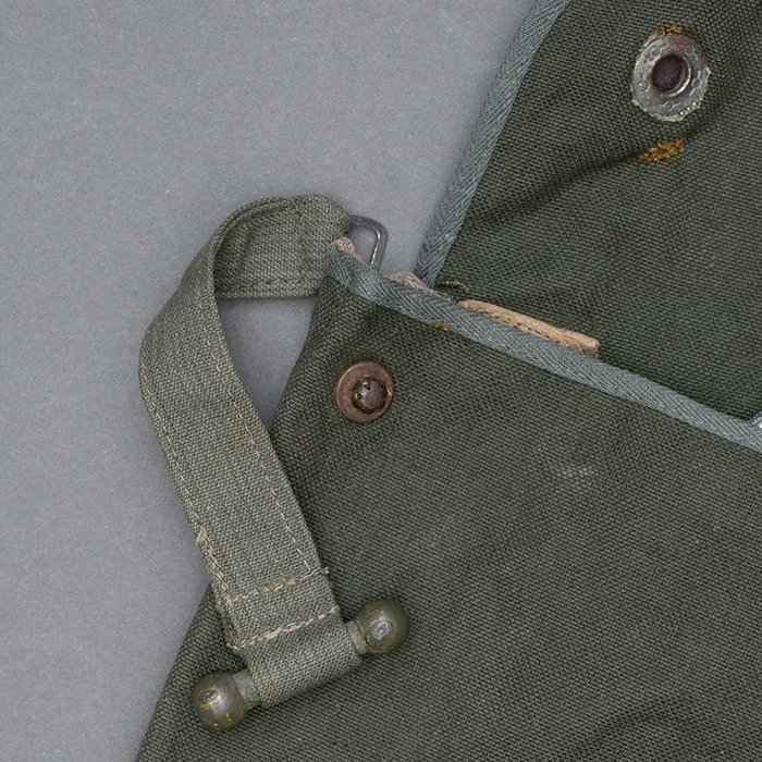 HB2 Early Fallschirmjäger gas mask carrying bag — image 7
