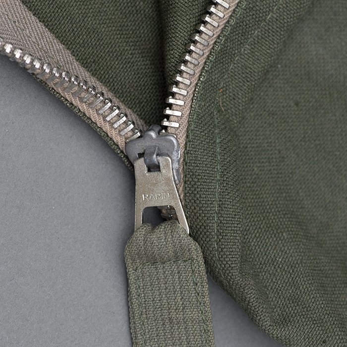 HB2 Early Fallschirmjäger gas mask carrying bag — image 9