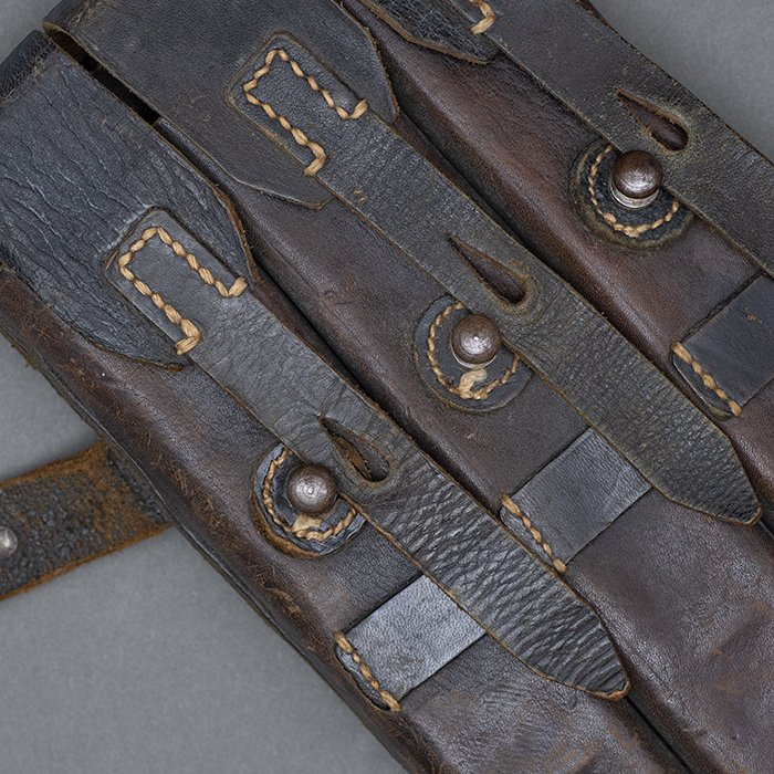 HB4 Service used right side black leather MP40 magazine pouch — image 3