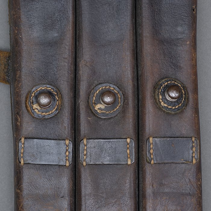 HB4 Service used right side black leather MP40 magazine pouch — image 5