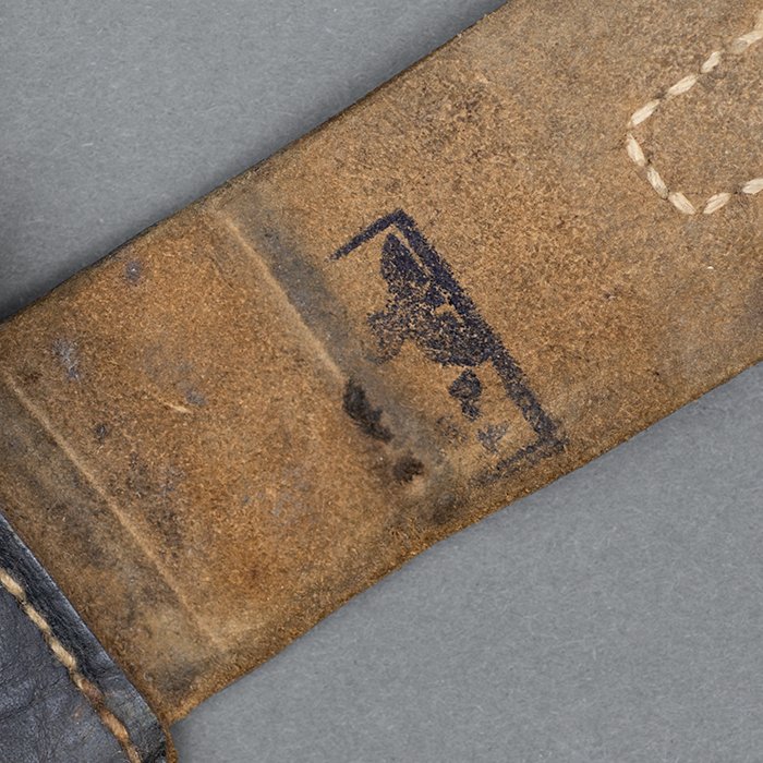 HB4 Service used right side black leather MP40 magazine pouch — image 7