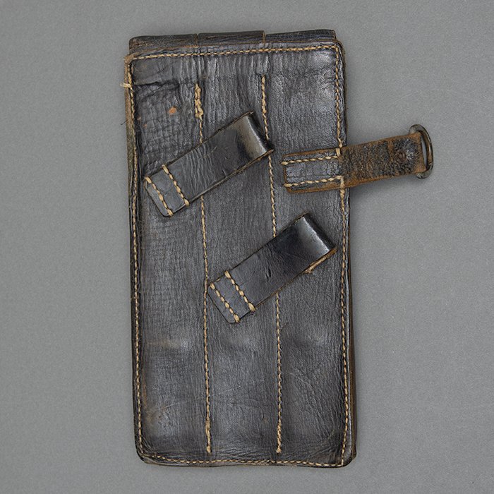 HB4 Service used right side black leather MP40 magazine pouch — image 8