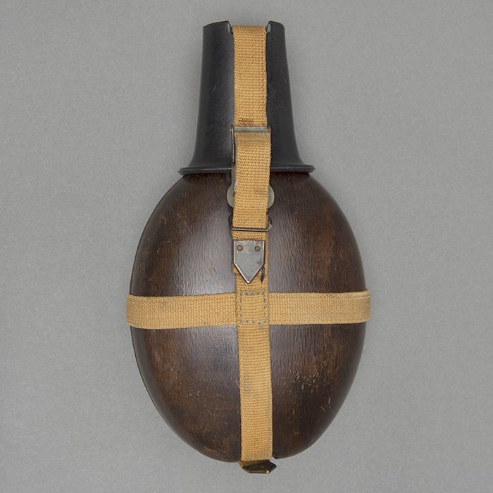 JDE94 Heer M31 issue plastic impregnated wood water bottle with plastic cup — image 2