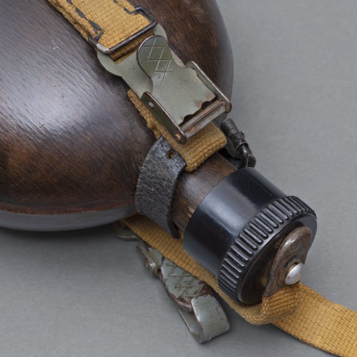 JDE94 Heer M31 issue plastic impregnated wood water bottle with plastic cup — image 4