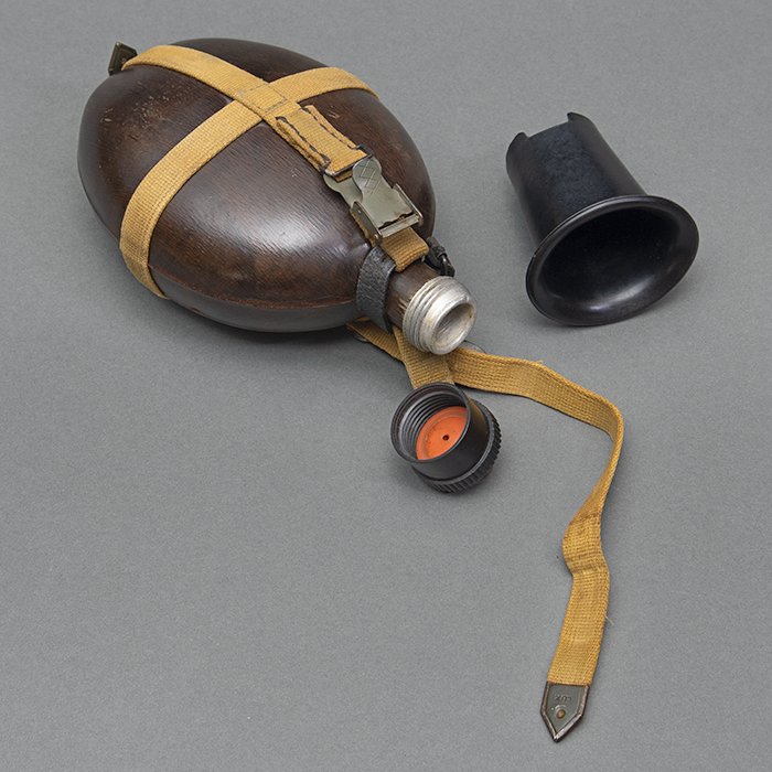 JDE94 Heer M31 issue plastic impregnated wood water bottle with plastic cup — image 5