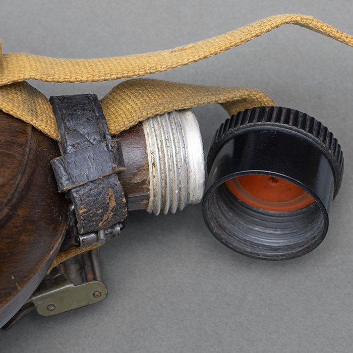 JDE94 Heer M31 issue plastic impregnated wood water bottle with plastic cup — image 6