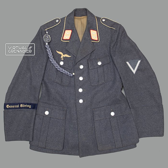 HT1 Excellent named pre war quality issue four pocket service blouse for a Luftwaffe Gefreiter in Regiment General Göring — image 2