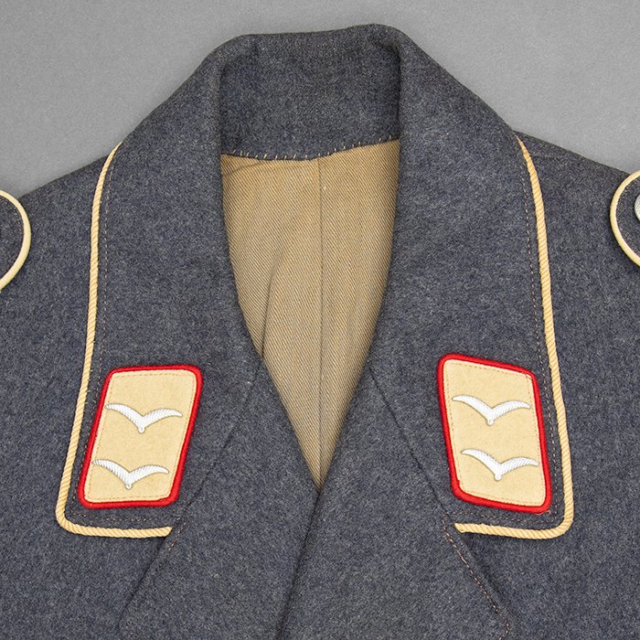 HT1 Excellent named pre war quality issue four pocket service blouse for a Luftwaffe Gefreiter in Regiment General Göring — image 4