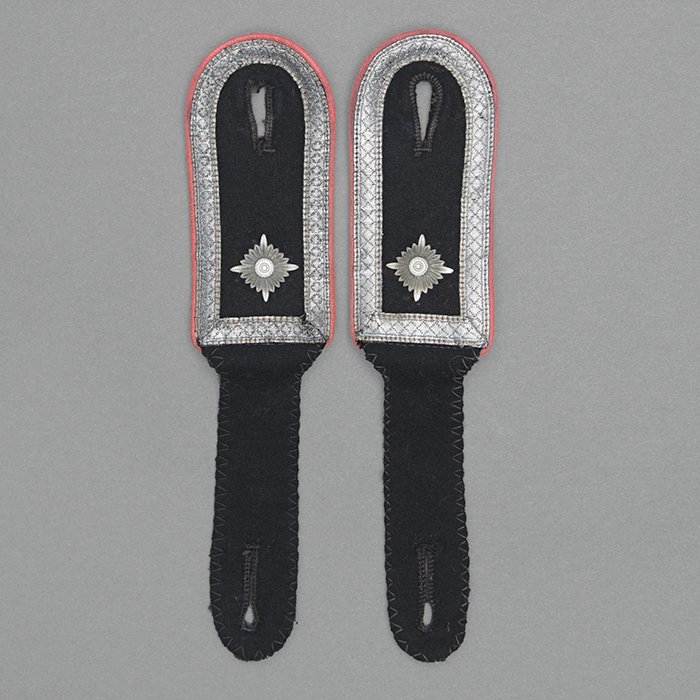 HT3 Partially restored mid war Waffen-SS contract black Panzer wrap for an SS-Obertscharführer in 2. SS-Panzerdivision Das Reich — image 16