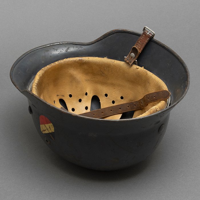 GR2 Luftwaffe M35 double decal helmet with early pattern eagle — image 20