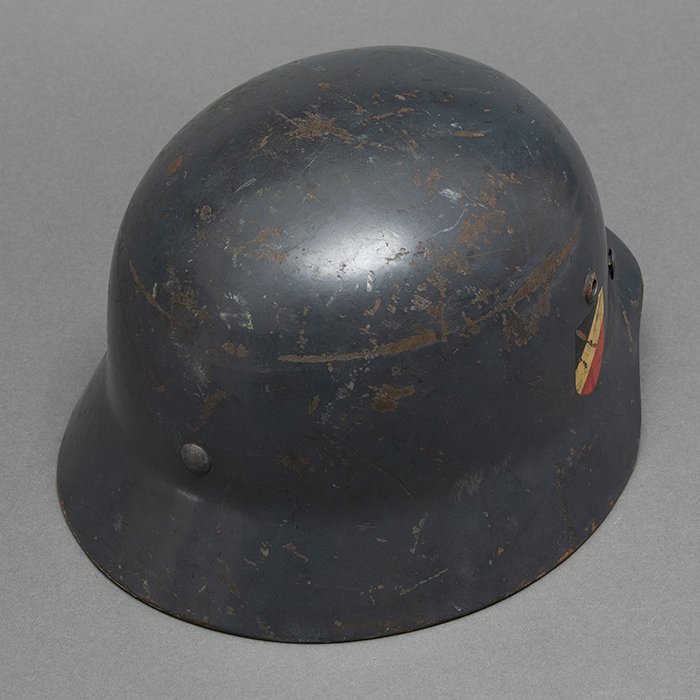 GR2 Luftwaffe M35 double decal helmet with early pattern eagle — image 9