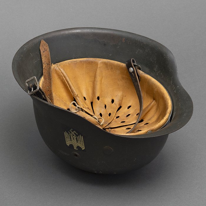 GR3 Heer M42 single decal helmet — image 17