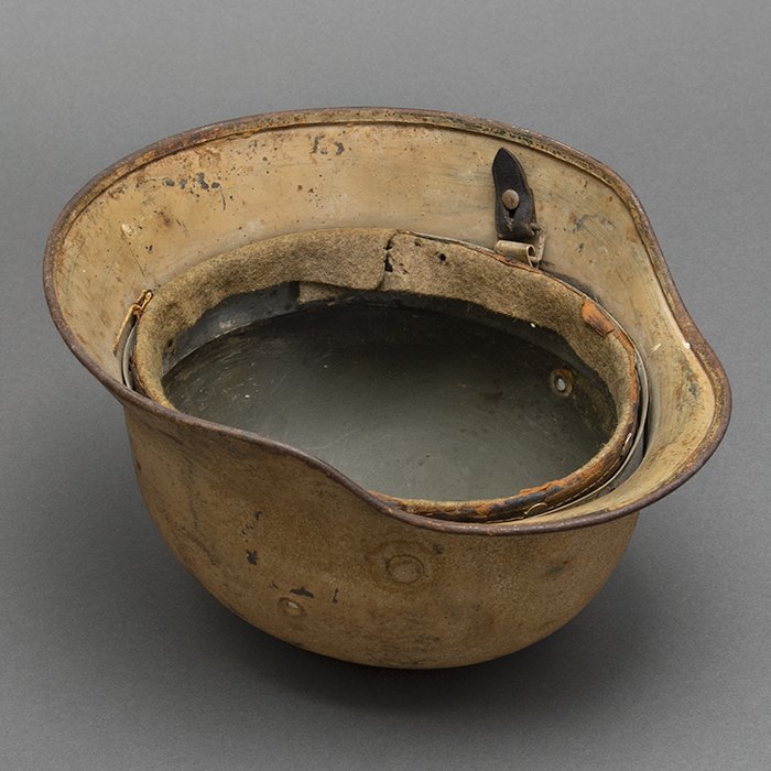 GR5 Heer M40 single decal tan sand camouflaged helmet — image 17