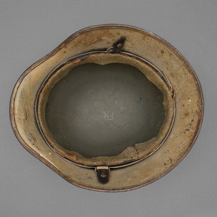 GR5 Heer M40 single decal tan sand camouflaged helmet — image 21