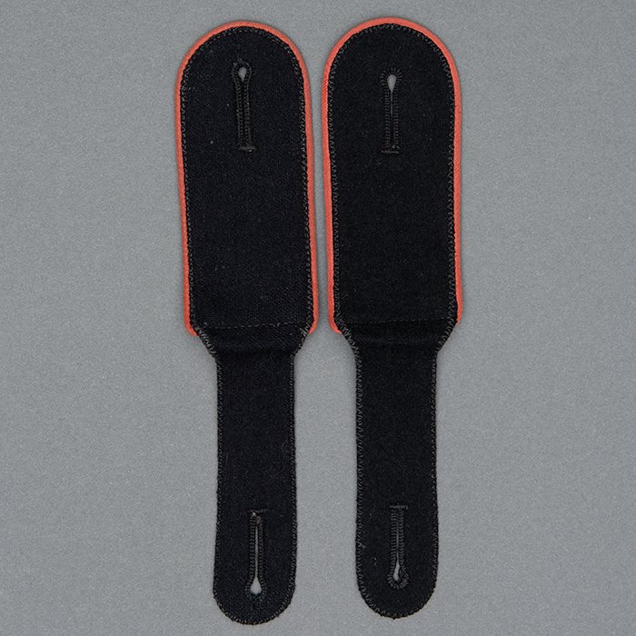 HT12 Matched pair of slip on shoulder straps for a Waffen-SS Artillerie EM — image 4