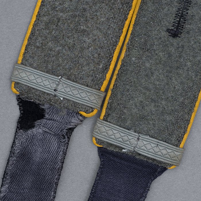 HT13 Matched pair of slip on shoulder straps for a Waffen-SS Kavallerie or Aufklärungs Anwärter — image 6