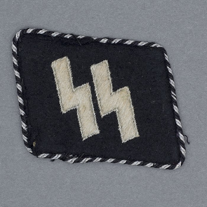 HT27 Pair of uniform removed collar patches for a SS Leibstandarte Adolf Hitler EM — image 5