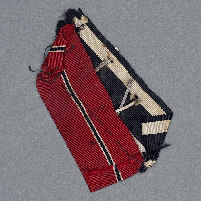 HT24 Uniform removed EKII Spange and Ostmedaille ribbons — image 5