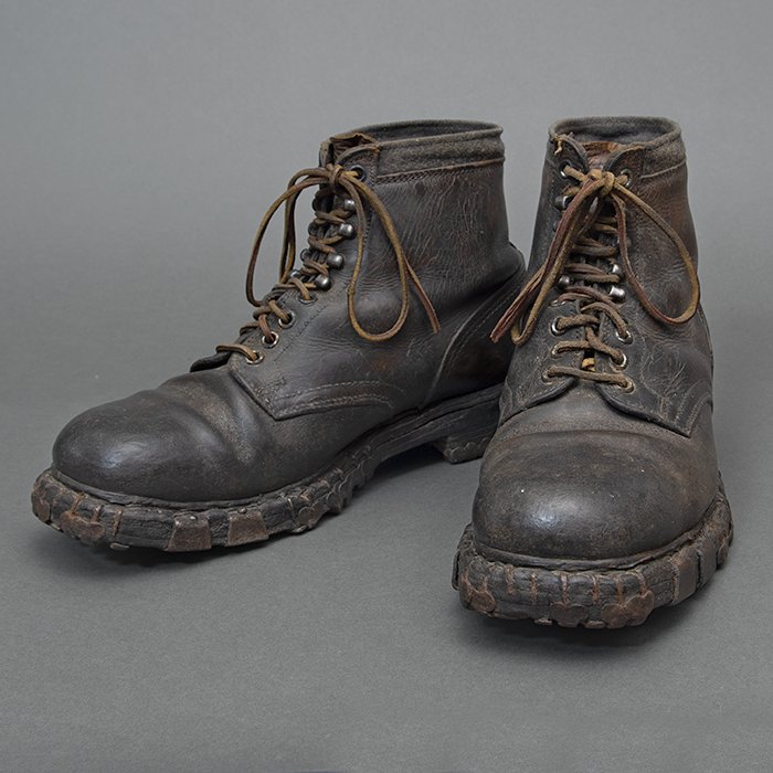 BJR9 Nice matched pair of service used Gebirgsjäger boots — image 4