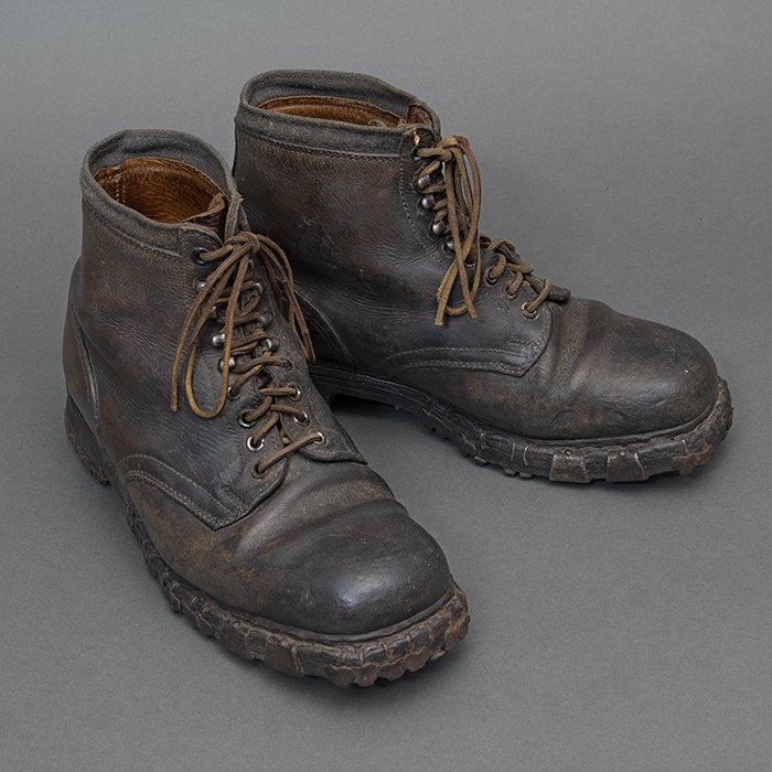 BJR9 Nice matched pair of service used Gebirgsjäger boots — image 6