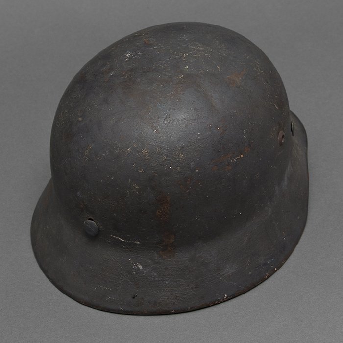 LA9 Luftwaffe M35 single decal overpaint camouflage helmet — image 15