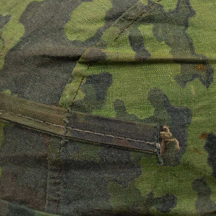 RG1 Service used second type Waffen-SS helmet cover of Oakleaf pattern camouflaged fabric — image 12