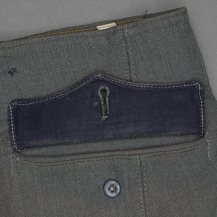 LA6 Heer assault gun trousers in gabardine material — image 16