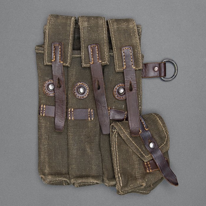 LA10 Single service used left hand side MP40 magazine pouch — image 2