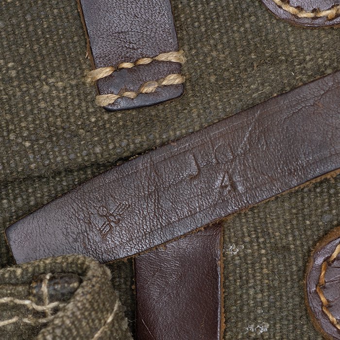 LA10 Single service used left hand side MP40 magazine pouch — image 4