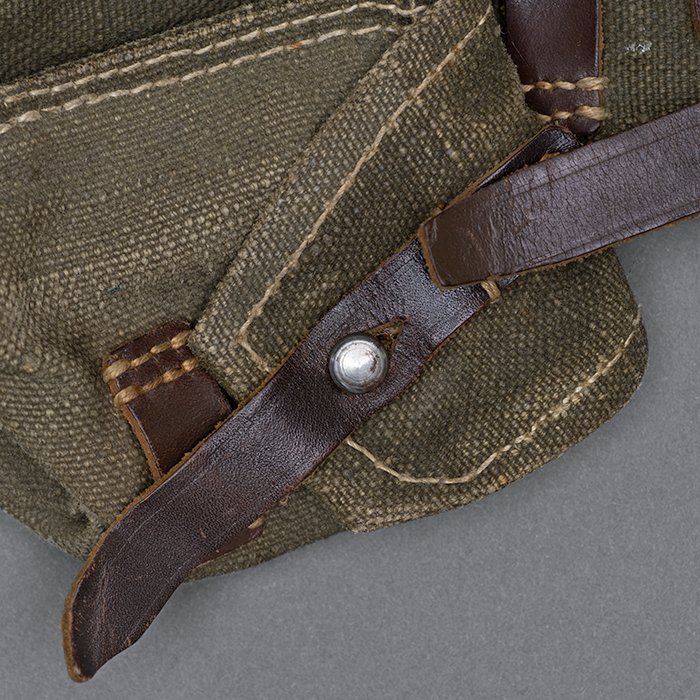 LA10 Single service used left hand side MP40 magazine pouch — image 5