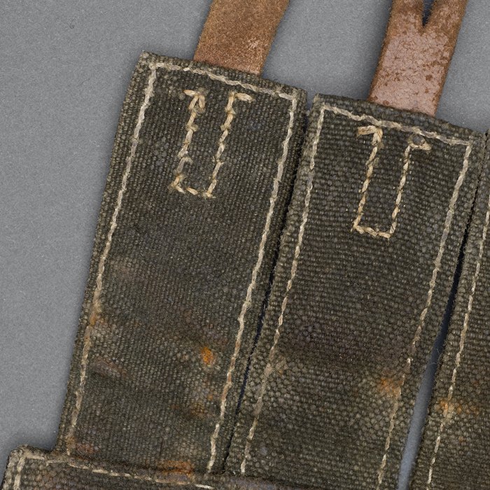 LA10 Single service used left hand side MP40 magazine pouch — image 9
