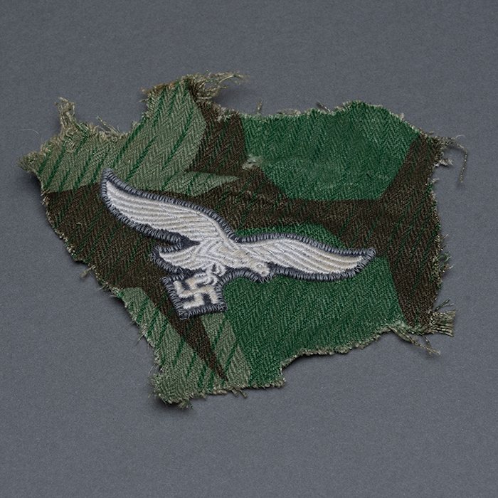 LA16 Luftwaffe national emblem cut from a Field Division splittertarn smock — image 3