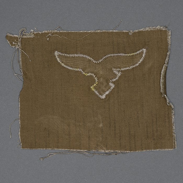 LA19 Luftwaffe national emblem cut from a sumpftarn pattern Fallschirmjäger smock — image 5