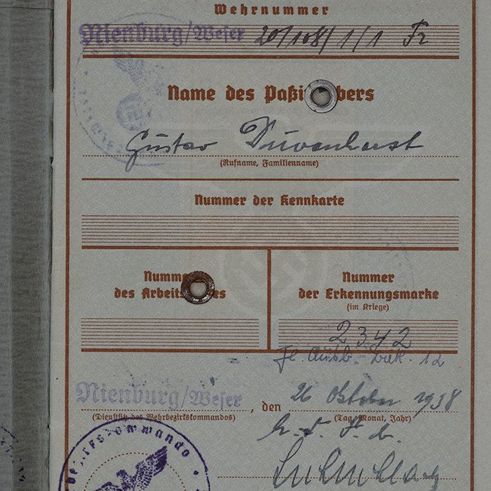 SH41 Interesting Wehrpass for a Luftwaffe Ju 88 pilot from III./Kampfgeschwader 77 — image 4