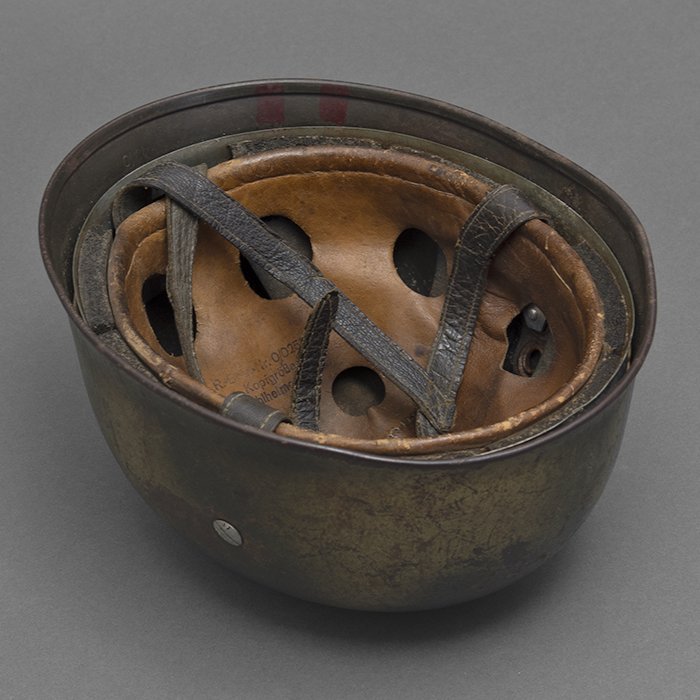 DM37 Later issue Luftwaffe M38 dual color camouflaged Fallschirmjäger helmet — image 33