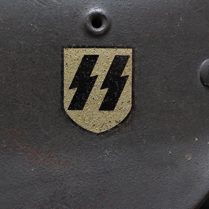 DM34 Splendid Waffen-SS M40 single decal helmet — image 3