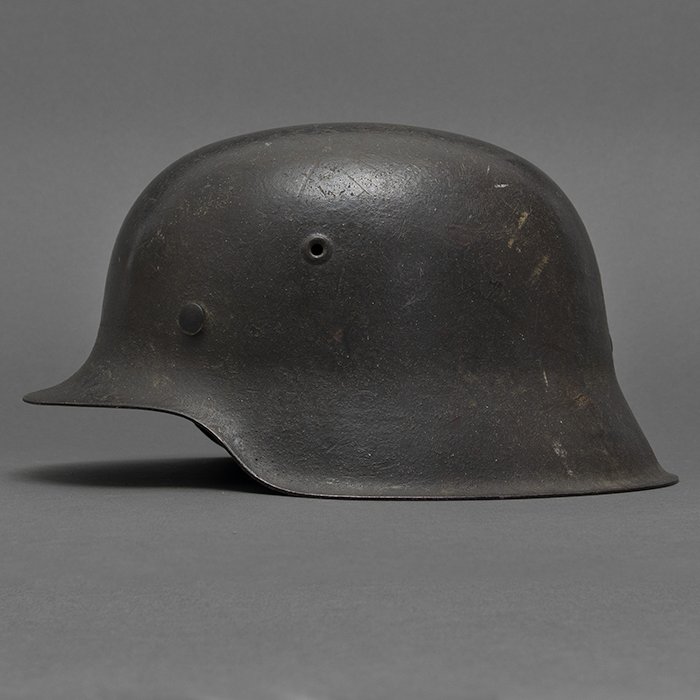DM35 Excellent Waffen-SS M42 single decal helmet — image 10