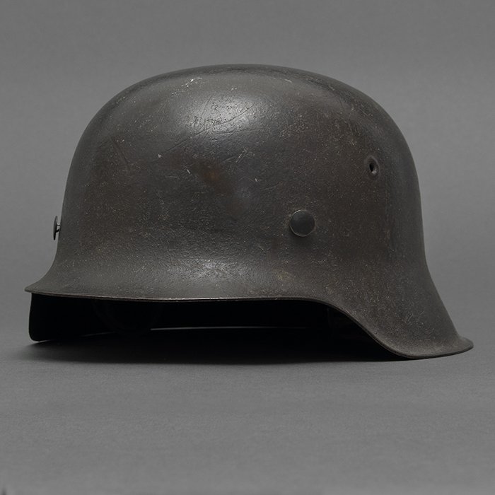 DM35 Excellent Waffen-SS M42 single decal helmet — image 12