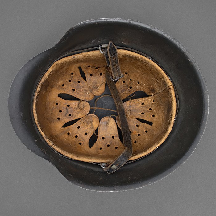 DM35 Excellent Waffen-SS M42 single decal helmet — image 17