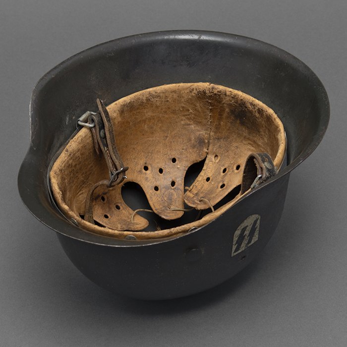 DM35 Excellent Waffen-SS M42 single decal helmet — image 22