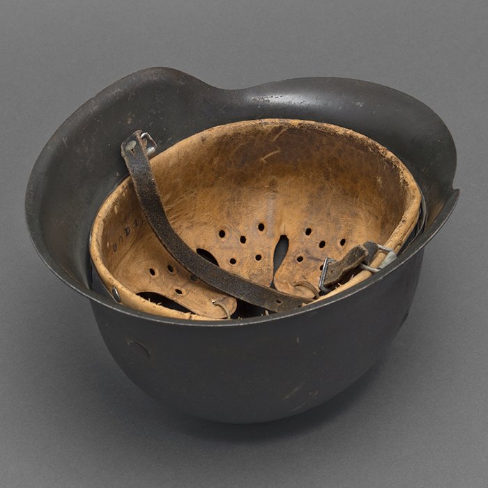 DM35 Excellent Waffen-SS M42 single decal helmet — image 24