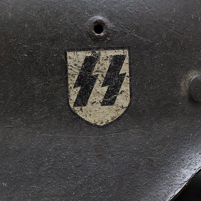DM35 Excellent Waffen-SS M42 single decal helmet — image 3