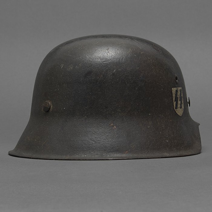 DM35 Excellent Waffen-SS M42 single decal helmet — image 7