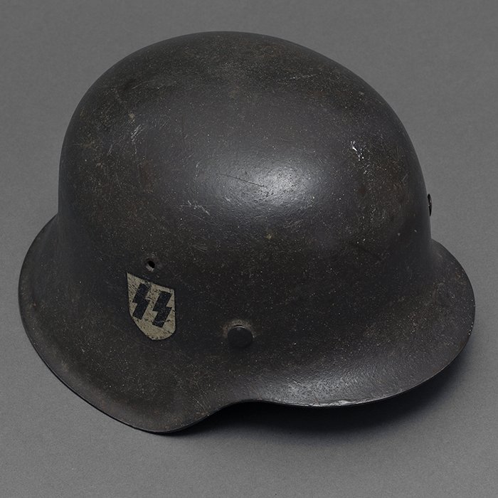 DM35 Excellent Waffen-SS M42 single decal helmet — image 9