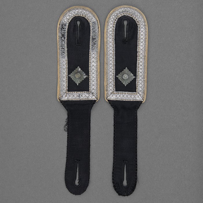 DM26 Waffen-SS contract M36 style service blouse for an Infanterie SS-Oberscharführer — image 13