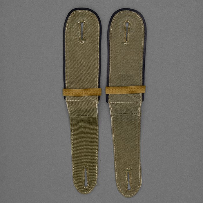 DM30 Interesting third pattern tropical service blouse for a Heer Pionier Obergefreiter — image 15