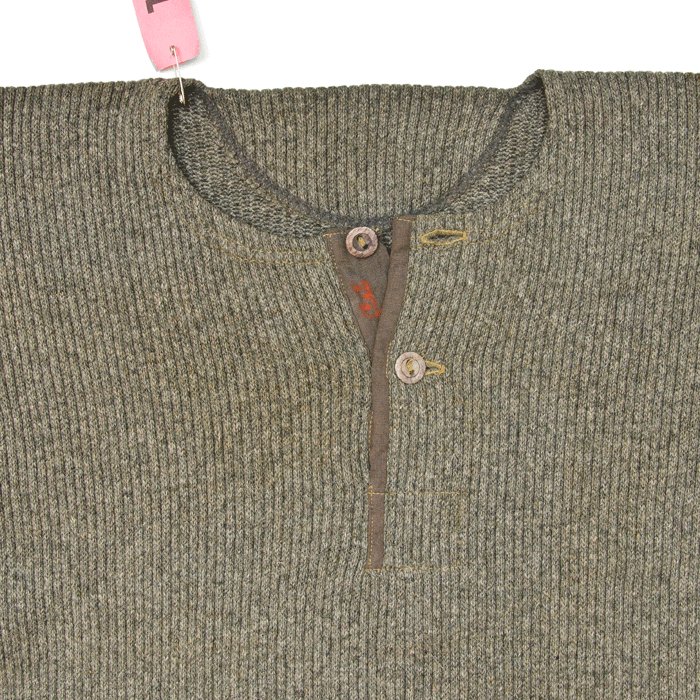 MCU42 German made crew neck sweater with button placket in olive green — image 4