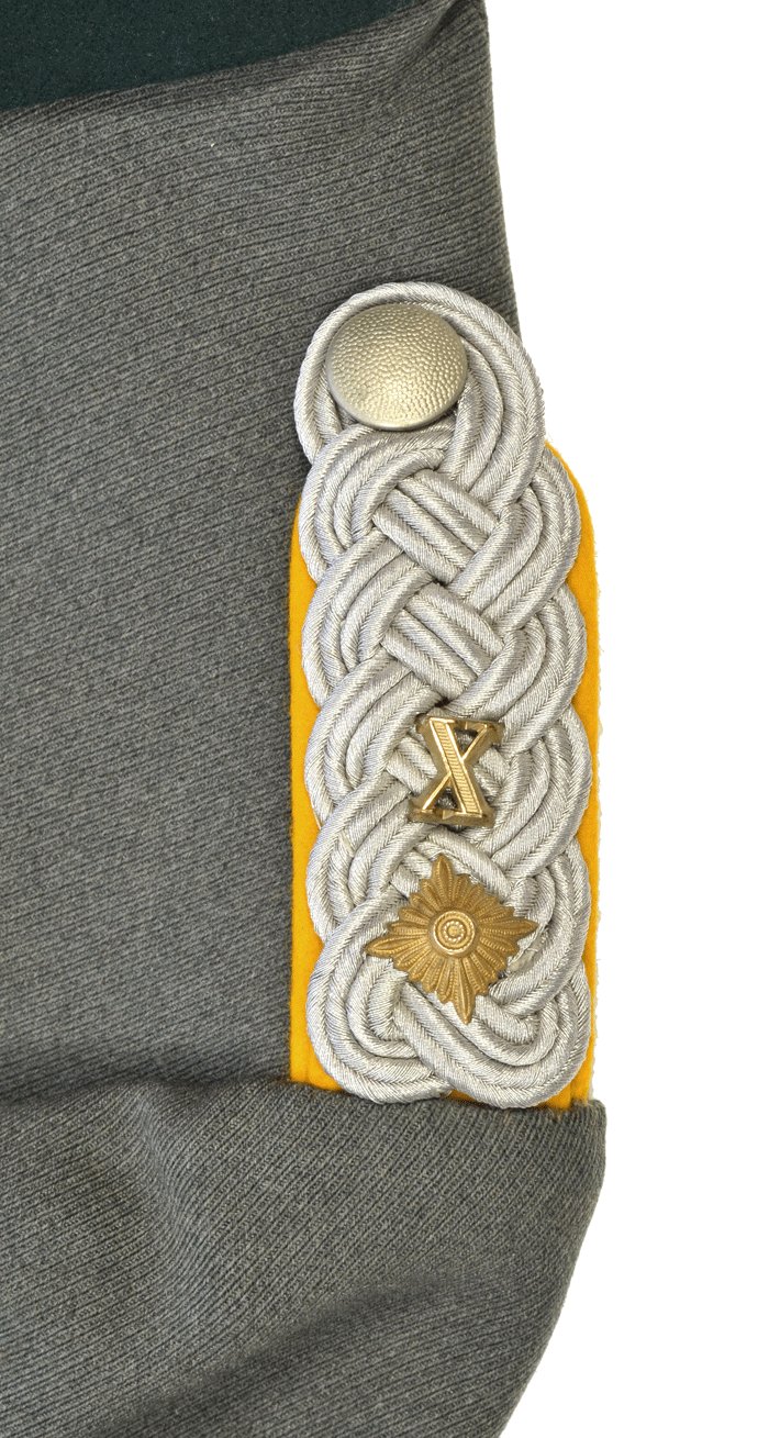 HMU4 Holters' tailored pre war piped service blouse for a Kavallerie Oberstleutnant — image 5