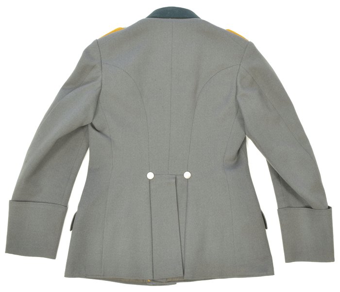 HMU4 Holters' tailored pre war piped service blouse for a Kavallerie Oberstleutnant — image 9