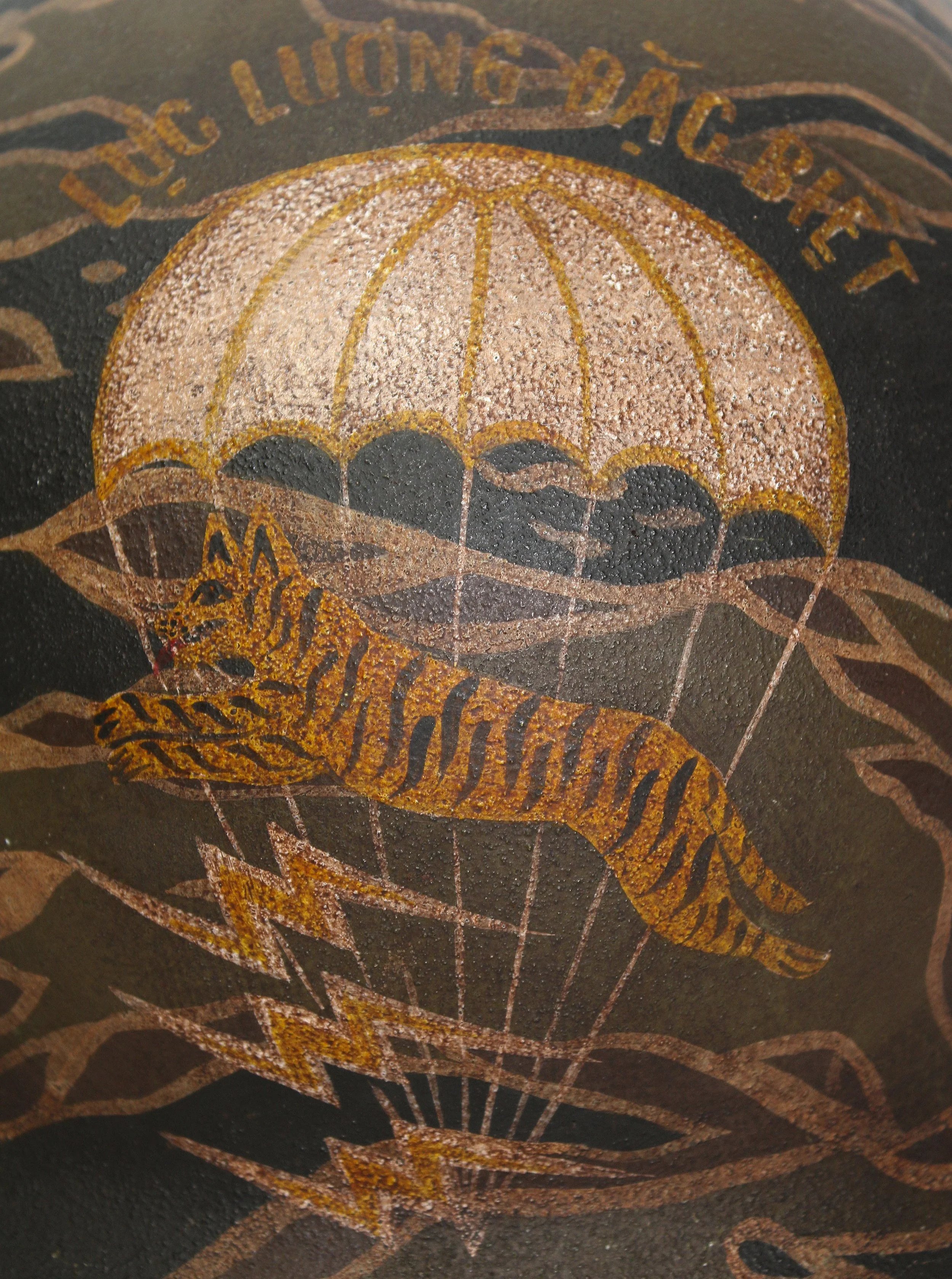 Souvenir Vietnam War 'Luc Luong Dac Biet' LLDB (Vietnamese Special Forces) Tiger Stripe M1 Helmet — image 4